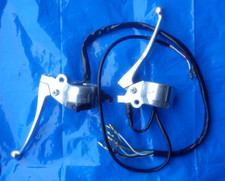 Suzuki  années 70, 2 commodos complets + leviers pour Suzuki (RV 50 ?) neufs.