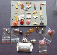 pin's lot  lié au parfum et marques