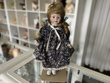 Poupée d'artiste poupée porcelaine 40 cm. Excellent état