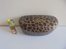 Ancien grand étui à lunette rigide cuir léopard marron GUESS  vintage Tbe