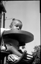 Enfant bébé nourrisson sur