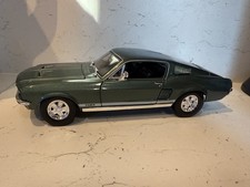 MAISTO 1/18 è 1967 FORD