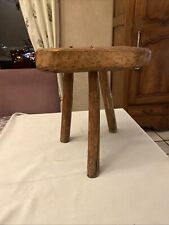 Ancien Tabouret Brutaliste en bois -Tripode-pour Traite Art Populaire Vintage