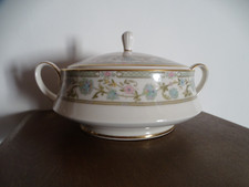 Soupière en porcelaine