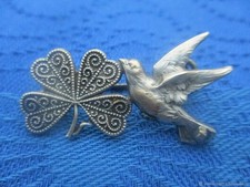 Broche ancienne Hirondelle et trèfle en métal argenté Art Nouveau