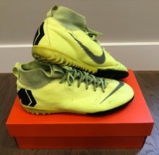 * CHAUSSURES DE FOOTBALL NIKE