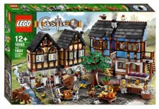 LEGO Castle Kingdoms - Le village médiéval (10193)