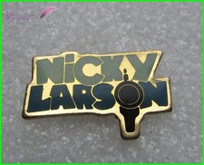 Pin's Dessin animé NICKY LARSON Pistolet City Hunter  #997
