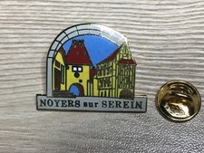 pins NOYERS sur SEREIN egf signé. Bourg médiéval . Plus beaux villages de FRANCE