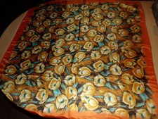 Foulard en soie décor fleur