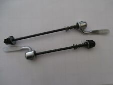 VINTAGE PAIRE DE BLOCAGES RAPIDE DE ROUES SHIMANO. NEUF.