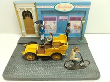 Diorama - Scénette de vie parisienne - Boutique (décor avec figurines CBG)