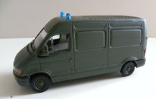 1/50 RENAULT MASTER militaire ambulance Solido sans boite