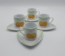 Lot de 4 tasses et soucoupes en porcelaine fine orange et motifs vert pâles 