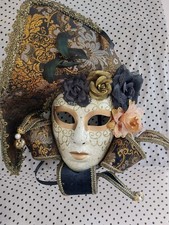Masque De Venise, femme décoration fleurie et trois pointe avec grelot