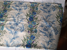 Tissu bleu fleuri, ancien