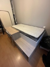 lit en bois pour enfant avec bureau intégré 