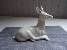 Biche assise art déco