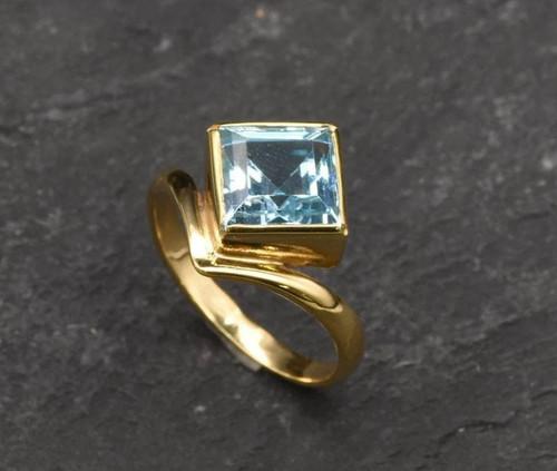 Belle bague aigue-marine