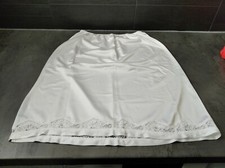 Jupon :/ fond de robe blanc