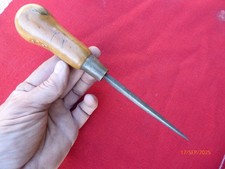 GRANDE alène ou poinçon outil ancien pour le travail du cuir