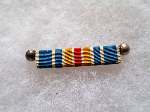 Une barrette boules - barrette,