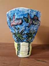 Jaber Al Mahjoub Vase en céramique à décor de palmiers et avions signé Naif