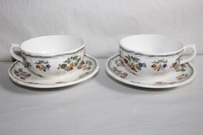 Paire de déjeuners en faïence de Gien décor Moutiers Olérys, tasses