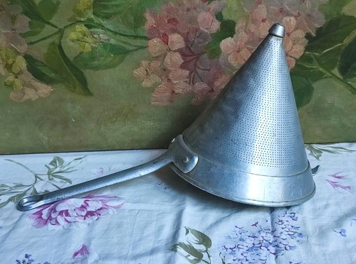 Ancienne grande passoire - grande,