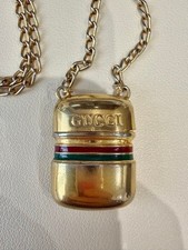 Collier pendentif pilulier