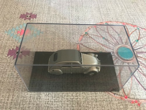 Voiture miniature citroen 2cv - miniature,