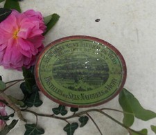 ANCIENNE BOITE  EN TOLE FER