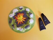 Jouet ancien - BIG JIM - feu de camp et palmes.