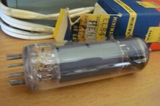 EL84 PHILIPS MINIW DARIO        1 XTUBES    NOS GETTER O INCLINER