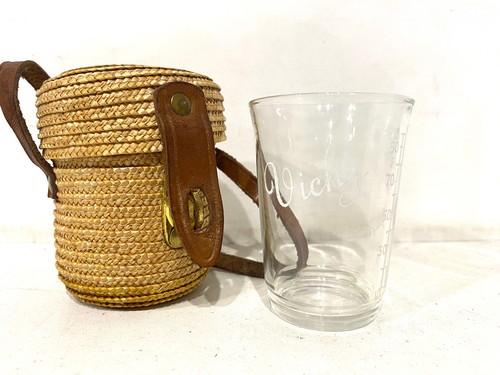 Ancien verre doseur - verre, émaillé