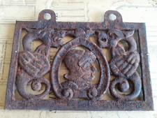 PLAQUE METAL ROUILLE ANCIENNE motifs dragons tête homme casque