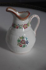 Pot à lait ou crème, tripode