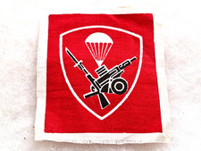 Un insigne tissu militaire " Parachutiste Commando Indonésie ".