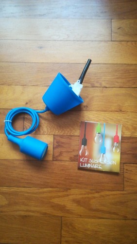 Suspension bleue plafonnier