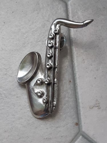 Pin yves laurent - yves,