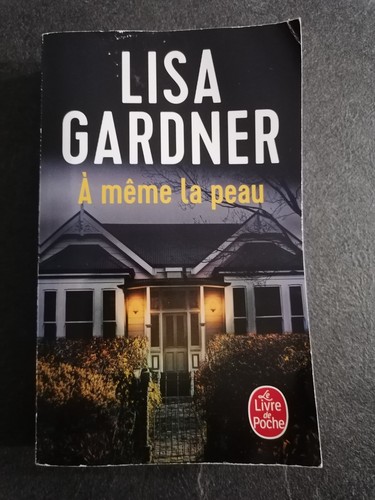 Même peau lisa - a, —