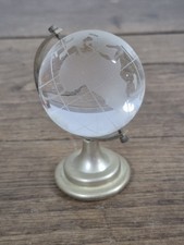 Ancien Petit Globe En Verre Avec Pied En Metal