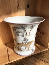 Vase en porcelaine blanche peint d'un décor d'animaux d'Afrique, Chine ?