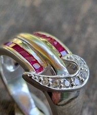  chevalière   tank 1940  Mèche  argent  925   Rubis oxydes  poids 9.1g