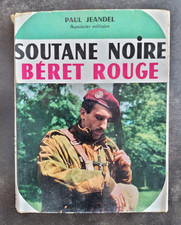SOUTANE NOIRE BERET ROUGE Paul