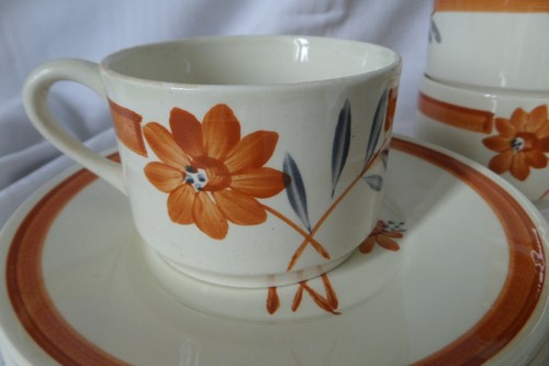 Lot grandes tasses petit - à,