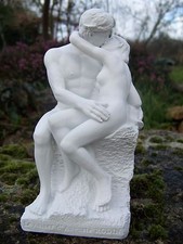 RE0006 FIGURINE SCULPTURE BLANCHE  REPRODUCTION LE BAISER  AUGUSTE  RODIN MUSEE
