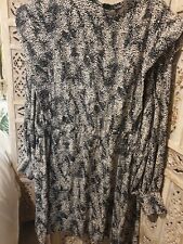 Robe noire et blanche, taille 54, manches longues