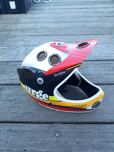 Casque urge down - casque, o
