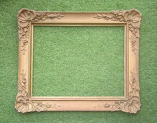 Ancien cadre XIXe en bois et stuc doré dimensions de feuillure : 50,2 x 39,3 cm.